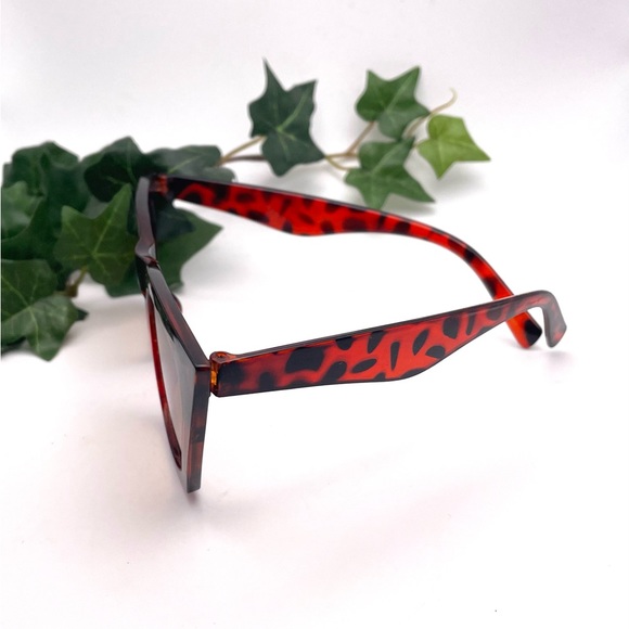 Vintage Style Tortoise Shell Pattern Sunglasses - Picture 2 of 3